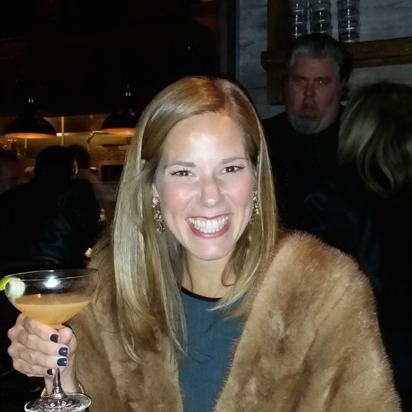 Meet your Posher, Lisa - Picture 1 of 1